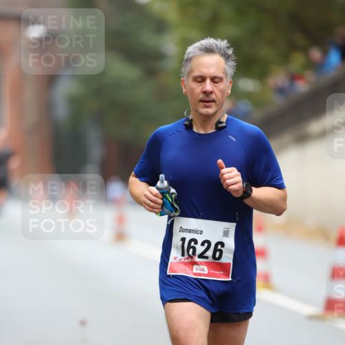 05.10.2025 - 20. swb-Marathon Bremen Michael Strokosch http://msf.ph/oto/9213162 05.10.2025 12:25:51 Laufen 1626 meine-sportfotos.de