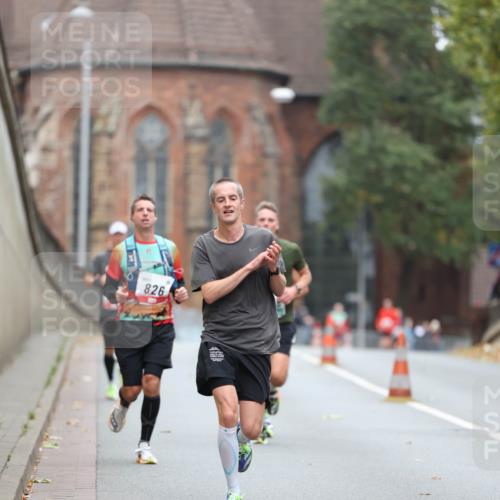 05.10.2025 - 20. swb-Marathon Bremen Michael Strokosch http://msf.ph/oto/9213170 05.10.2025 12:25:59 Laufen 826 meine-sportfotos.de