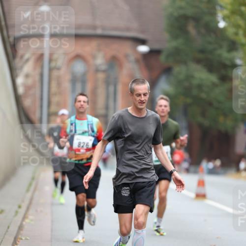 05.10.2025 - 20. swb-Marathon Bremen Michael Strokosch http://msf.ph/oto/9213176 05.10.2025 12:26:00 Laufen 826 meine-sportfotos.de