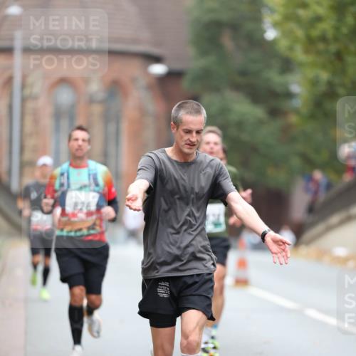 05.10.2025 - 20. swb-Marathon Bremen Michael Strokosch http://msf.ph/oto/9213181 05.10.2025 12:26:01 Laufen  meine-sportfotos.de