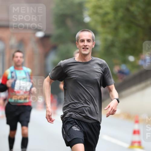 05.10.2025 - 20. swb-Marathon Bremen Michael Strokosch http://msf.ph/oto/9213190 05.10.2025 12:26:01 Laufen  meine-sportfotos.de