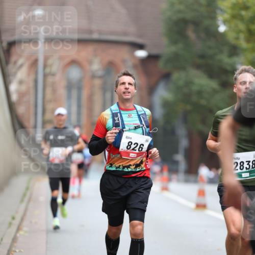 05.10.2025 - 20. swb-Marathon Bremen Michael Strokosch http://msf.ph/oto/9213192 05.10.2025 12:26:02 Laufen 826, 2838 meine-sportfotos.de