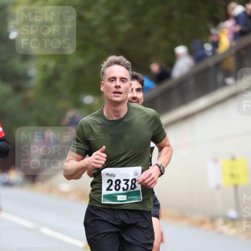 05.10.2025 - 20. swb-Marathon Bremen Michael Strokosch http://msf.ph/oto/9213199 05.10.2025 12:26:03 Laufen 2838 meine-sportfotos.de