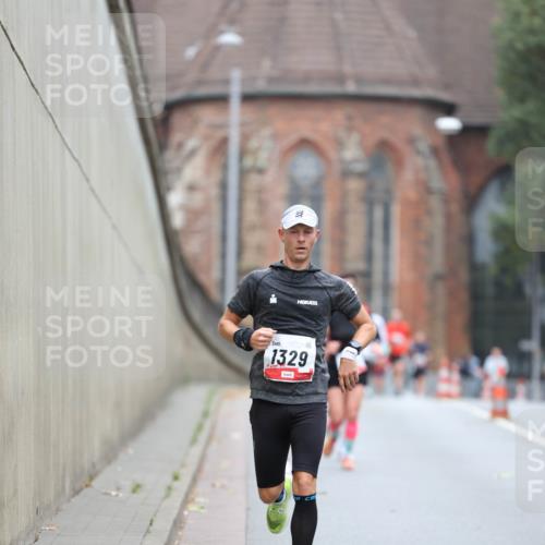 05.10.2025 - 20. swb-Marathon Bremen Michael Strokosch http://msf.ph/oto/9213203 05.10.2025 12:26:05 Laufen 1329 meine-sportfotos.de