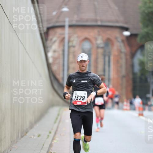 05.10.2025 - 20. swb-Marathon Bremen Michael Strokosch http://msf.ph/oto/9213204 05.10.2025 12:26:06 Laufen 1329 meine-sportfotos.de
