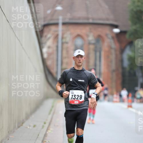 05.10.2025 - 20. swb-Marathon Bremen Michael Strokosch http://msf.ph/oto/9213209 05.10.2025 12:26:06 Laufen 1329 meine-sportfotos.de