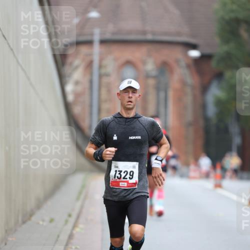 05.10.2025 - 20. swb-Marathon Bremen Michael Strokosch http://msf.ph/oto/9213213 05.10.2025 12:26:07 Laufen 1329 meine-sportfotos.de