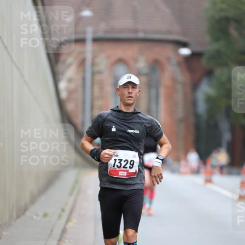 05.10.2025 - 20. swb-Marathon Bremen Michael Strokosch http://msf.ph/oto/9213215 05.10.2025 12:26:07 Laufen 1329 meine-sportfotos.de