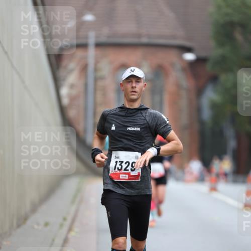05.10.2025 - 20. swb-Marathon Bremen Michael Strokosch http://msf.ph/oto/9213217 05.10.2025 12:26:07 Laufen 1329, 01365 meine-sportfotos.de