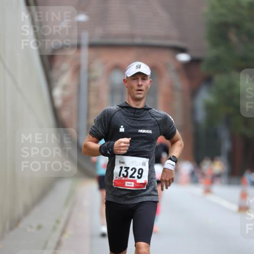 05.10.2025 - 20. swb-Marathon Bremen Michael Strokosch http://msf.ph/oto/9213219 05.10.2025 12:26:07 Laufen 1329 meine-sportfotos.de