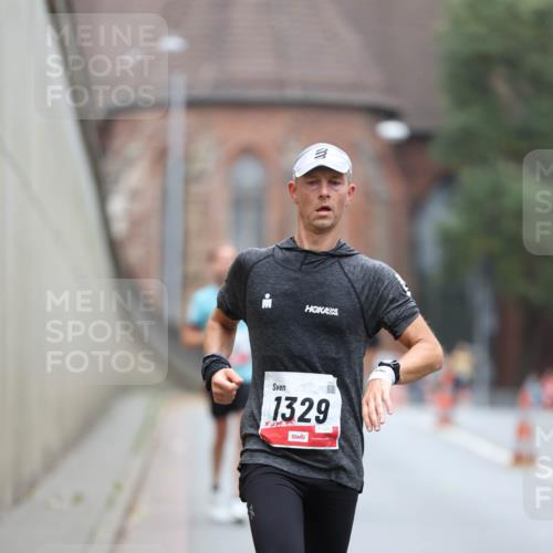 05.10.2025 - 20. swb-Marathon Bremen Michael Strokosch http://msf.ph/oto/9213222 05.10.2025 12:26:08 Laufen 1329 meine-sportfotos.de