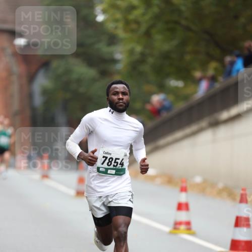 05.10.2025 - 20. swb-Marathon Bremen Michael Strokosch http://msf.ph/oto/9213248 05.10.2025 12:26:20 Laufen 7854 meine-sportfotos.de