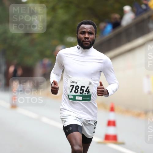 05.10.2025 - 20. swb-Marathon Bremen Michael Strokosch http://msf.ph/oto/9213258 05.10.2025 12:26:20 Laufen 7854, 299 meine-sportfotos.de