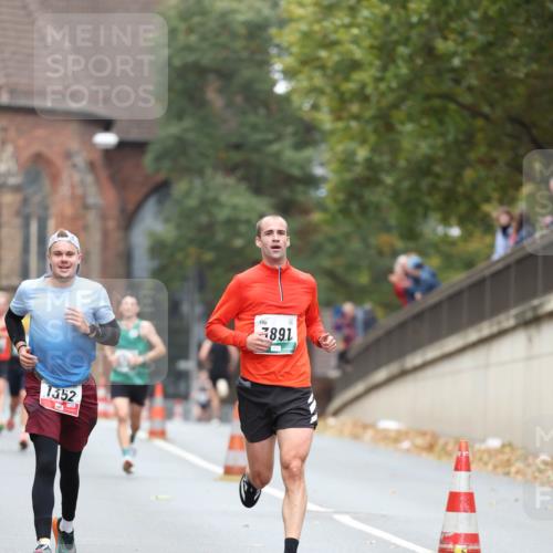 05.10.2025 - 20. swb-Marathon Bremen Michael Strokosch http://msf.ph/oto/9213263 05.10.2025 12:26:23 Laufen 1352, 7891 meine-sportfotos.de