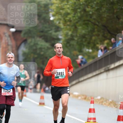 05.10.2025 - 20. swb-Marathon Bremen Michael Strokosch http://msf.ph/oto/9213267 05.10.2025 12:26:24 Laufen 1552, 3891 meine-sportfotos.de