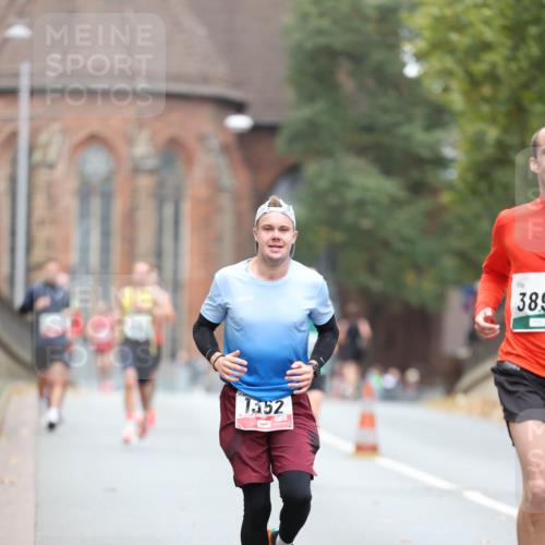 05.10.2025 - 20. swb-Marathon Bremen Michael Strokosch http://msf.ph/oto/9213272 05.10.2025 12:26:25 Laufen 389, 1552 meine-sportfotos.de