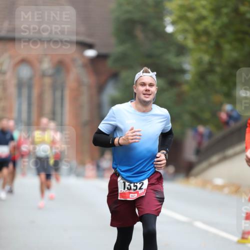 05.10.2025 - 20. swb-Marathon Bremen Michael Strokosch http://msf.ph/oto/9213280 05.10.2025 12:26:25 Laufen 1352 meine-sportfotos.de