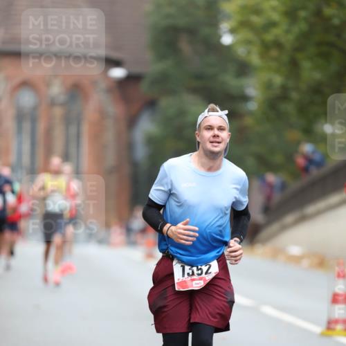 05.10.2025 - 20. swb-Marathon Bremen Michael Strokosch http://msf.ph/oto/9213283 05.10.2025 12:26:26 Laufen 1552 meine-sportfotos.de