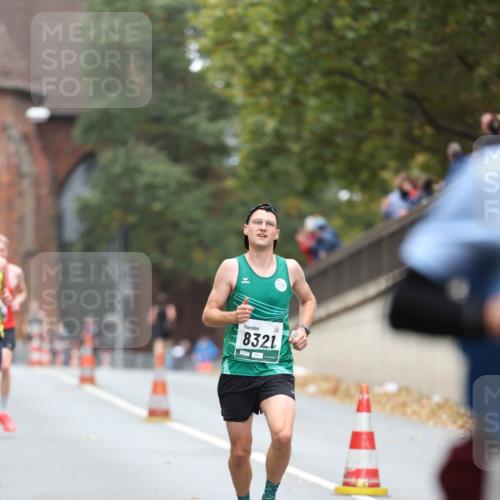 05.10.2025 - 20. swb-Marathon Bremen Michael Strokosch http://msf.ph/oto/9213285 05.10.2025 12:26:28 Laufen 8321 meine-sportfotos.de