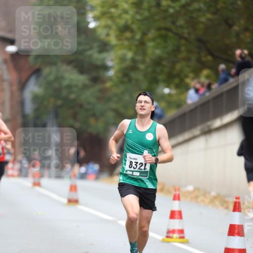 05.10.2025 - 20. swb-Marathon Bremen Michael Strokosch http://msf.ph/oto/9213288 05.10.2025 12:26:28 Laufen 8321 meine-sportfotos.de
