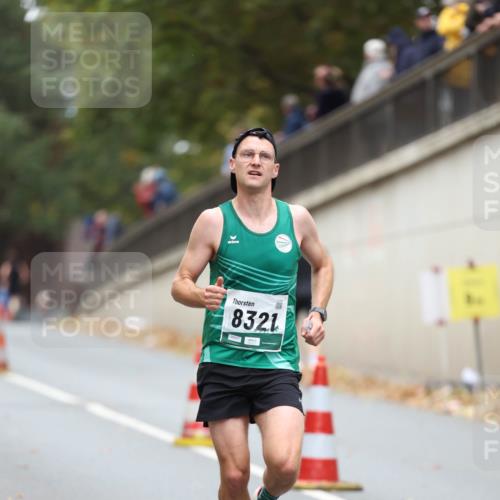 05.10.2025 - 20. swb-Marathon Bremen Michael Strokosch http://msf.ph/oto/9213295 05.10.2025 12:26:29 Laufen 8321, 05577 meine-sportfotos.de