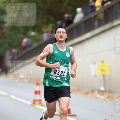 05.10.2025 - 20. swb-Marathon Bremen Michael Strokosch http://msf.ph/oto/9213296 05.10.2025 12:26:29 Laufen 8321, 05577 meine-sportfotos.de