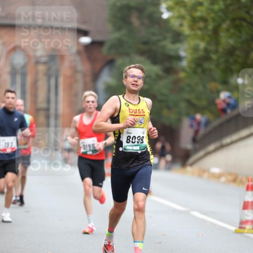 05.10.2025 - 20. swb-Marathon Bremen Michael Strokosch http://msf.ph/oto/9213301 05.10.2025 12:26:30 Laufen 193, 3198, 8099 meine-sportfotos.de