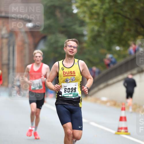 05.10.2025 - 20. swb-Marathon Bremen Michael Strokosch http://msf.ph/oto/9213306 05.10.2025 12:26:31 Laufen 8099, 08372 meine-sportfotos.de
