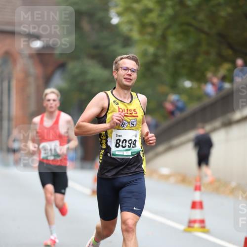 05.10.2025 - 20. swb-Marathon Bremen Michael Strokosch http://msf.ph/oto/9213308 05.10.2025 12:26:31 Laufen 8099, 08372 meine-sportfotos.de