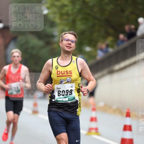 05.10.2025 - 20. swb-Marathon Bremen Michael Strokosch http://msf.ph/oto/9213312 05.10.2025 12:26:32 Laufen 8099, 08372 meine-sportfotos.de