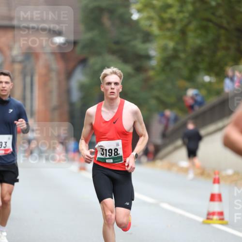 05.10.2025 - 20. swb-Marathon Bremen Michael Strokosch http://msf.ph/oto/9213317 05.10.2025 12:26:33 Laufen 93, 3198 meine-sportfotos.de