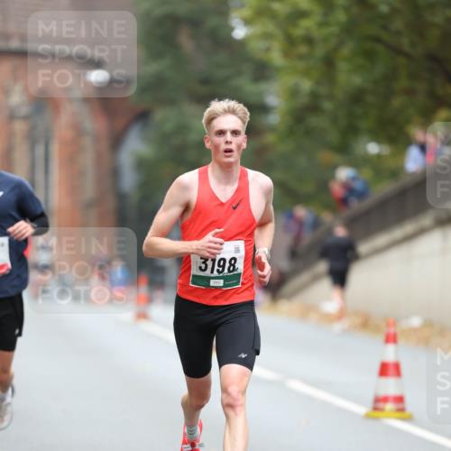 05.10.2025 - 20. swb-Marathon Bremen Michael Strokosch http://msf.ph/oto/9213318 05.10.2025 12:26:33 Laufen 3198 meine-sportfotos.de