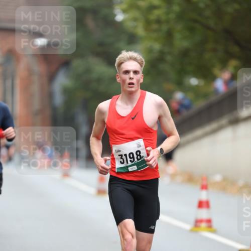 05.10.2025 - 20. swb-Marathon Bremen Michael Strokosch http://msf.ph/oto/9213323 05.10.2025 12:26:33 Laufen 3198 meine-sportfotos.de