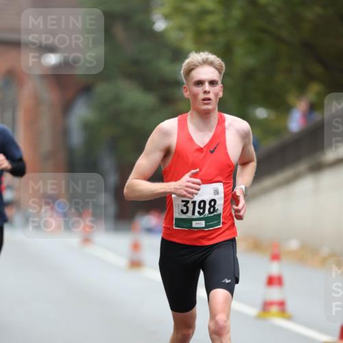 05.10.2025 - 20. swb-Marathon Bremen Michael Strokosch http://msf.ph/oto/9213325 05.10.2025 12:26:34 Laufen 3198 meine-sportfotos.de
