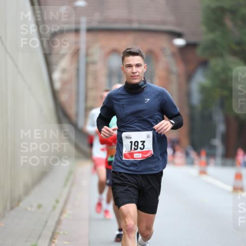 05.10.2025 - 20. swb-Marathon Bremen Michael Strokosch http://msf.ph/oto/9213327 05.10.2025 12:26:34 Laufen 7, 193 meine-sportfotos.de
