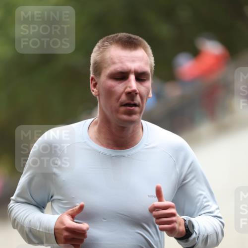 05.10.2025 - 20. swb-Marathon Bremen Michael Strokosch http://msf.ph/oto/9213350 05.10.2025 12:26:41 Laufen 241 meine-sportfotos.de