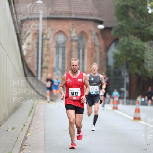 05.10.2025 - 20. swb-Marathon Bremen Michael Strokosch http://msf.ph/oto/9213352 05.10.2025 12:26:45 Laufen 1812, 5625 meine-sportfotos.de