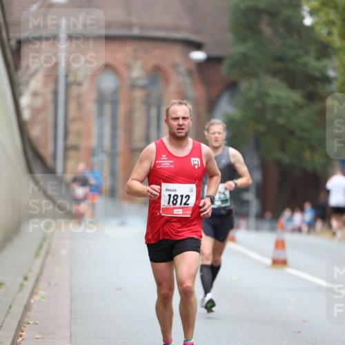 05.10.2025 - 20. swb-Marathon Bremen Michael Strokosch http://msf.ph/oto/9213356 05.10.2025 12:26:47 Laufen 1812 meine-sportfotos.de