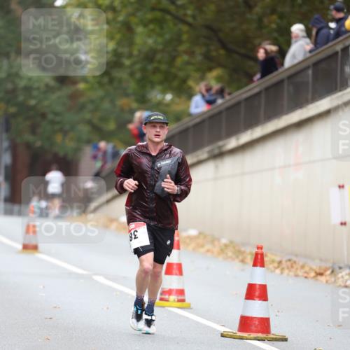 05.10.2025 - 20. swb-Marathon Bremen Michael Strokosch http://msf.ph/oto/9213377 05.10.2025 12:26:56 Laufen 38 meine-sportfotos.de