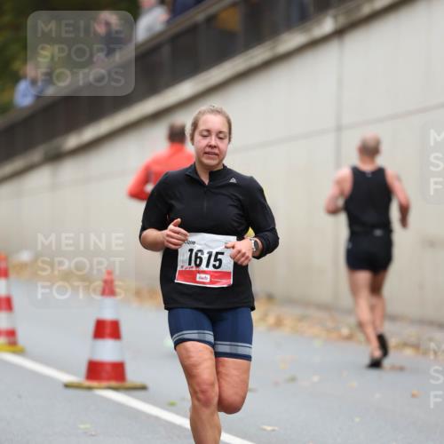 05.10.2025 - 20. swb-Marathon Bremen Michael Strokosch http://msf.ph/oto/9213412 05.10.2025 12:27:02 Laufen 1615 meine-sportfotos.de