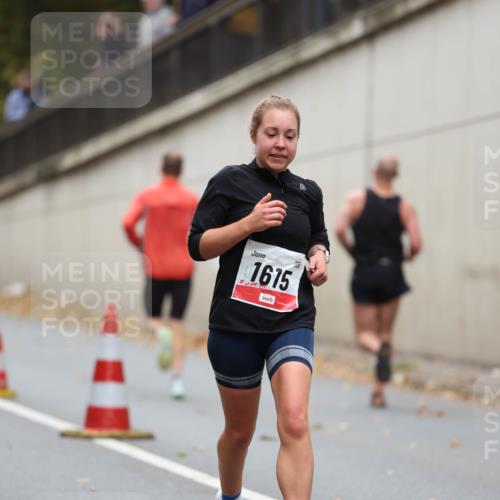 05.10.2025 - 20. swb-Marathon Bremen Michael Strokosch http://msf.ph/oto/9213415 05.10.2025 12:27:02 Laufen 1615 meine-sportfotos.de