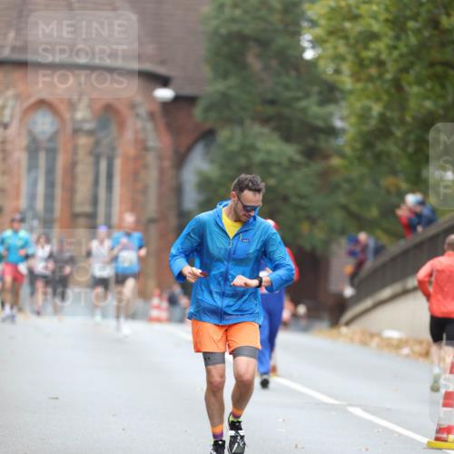 05.10.2025 - 20. swb-Marathon Bremen Michael Strokosch http://msf.ph/oto/9213423 05.10.2025 12:27:05 Laufen  meine-sportfotos.de