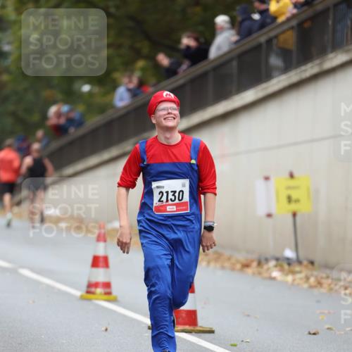 05.10.2025 - 20. swb-Marathon Bremen Michael Strokosch http://msf.ph/oto/9213432 05.10.2025 12:27:11 Laufen 2130 meine-sportfotos.de