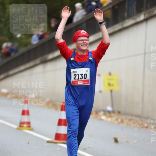 05.10.2025 - 20. swb-Marathon Bremen Michael Strokosch http://msf.ph/oto/9213437 05.10.2025 12:27:12 Laufen 2130 meine-sportfotos.de