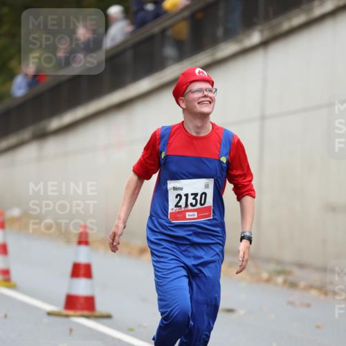 05.10.2025 - 20. swb-Marathon Bremen Michael Strokosch http://msf.ph/oto/9213441 05.10.2025 12:27:12 Laufen 2130 meine-sportfotos.de