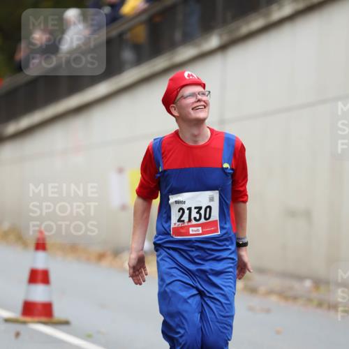 05.10.2025 - 20. swb-Marathon Bremen Michael Strokosch http://msf.ph/oto/9213443 05.10.2025 12:27:12 Laufen 2130 meine-sportfotos.de