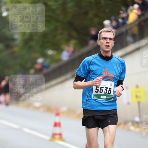05.10.2025 - 20. swb-Marathon Bremen Michael Strokosch http://msf.ph/oto/9213458 05.10.2025 12:27:15 Laufen 5536, 3 meine-sportfotos.de
