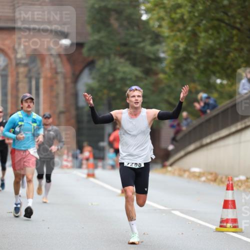 05.10.2025 - 20. swb-Marathon Bremen Michael Strokosch http://msf.ph/oto/9213461 05.10.2025 12:27:16 Laufen 200 meine-sportfotos.de