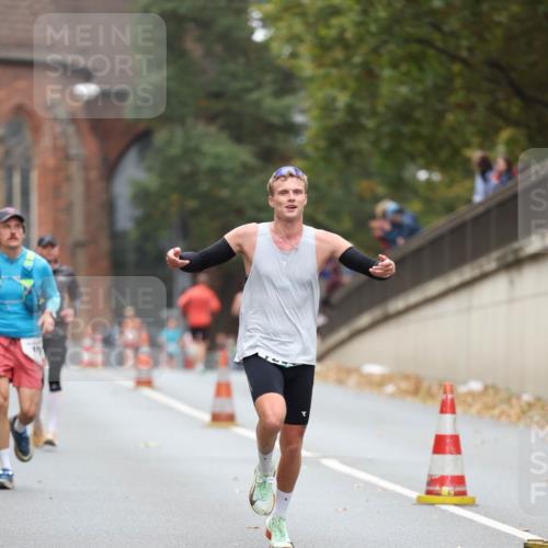 05.10.2025 - 20. swb-Marathon Bremen Michael Strokosch http://msf.ph/oto/9213464 05.10.2025 12:27:16 Laufen  meine-sportfotos.de