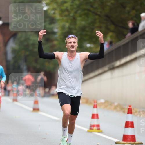 05.10.2025 - 20. swb-Marathon Bremen Michael Strokosch http://msf.ph/oto/9213471 05.10.2025 12:27:17 Laufen  meine-sportfotos.de